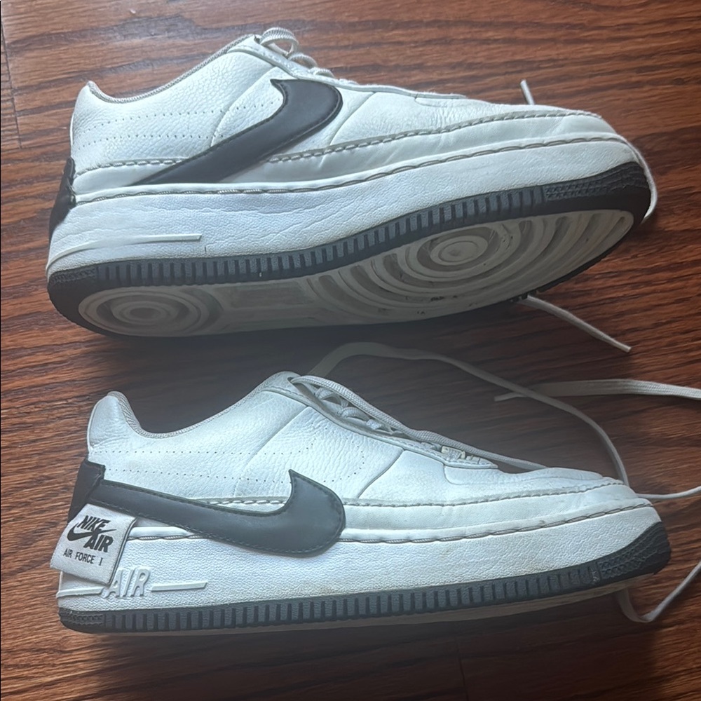 Nike White and Black Sneakers